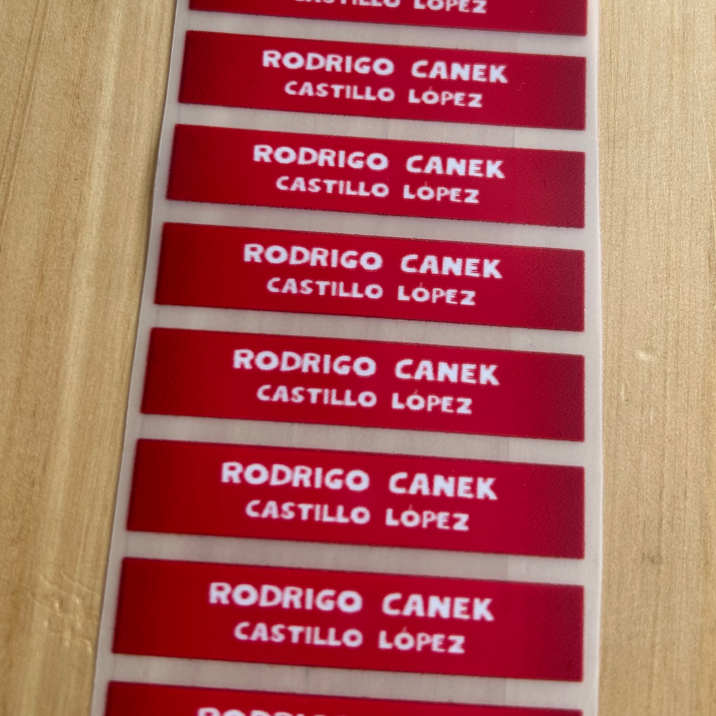 Fondo Rojo, etiquetas ropa, personalizadas, textil, DTF