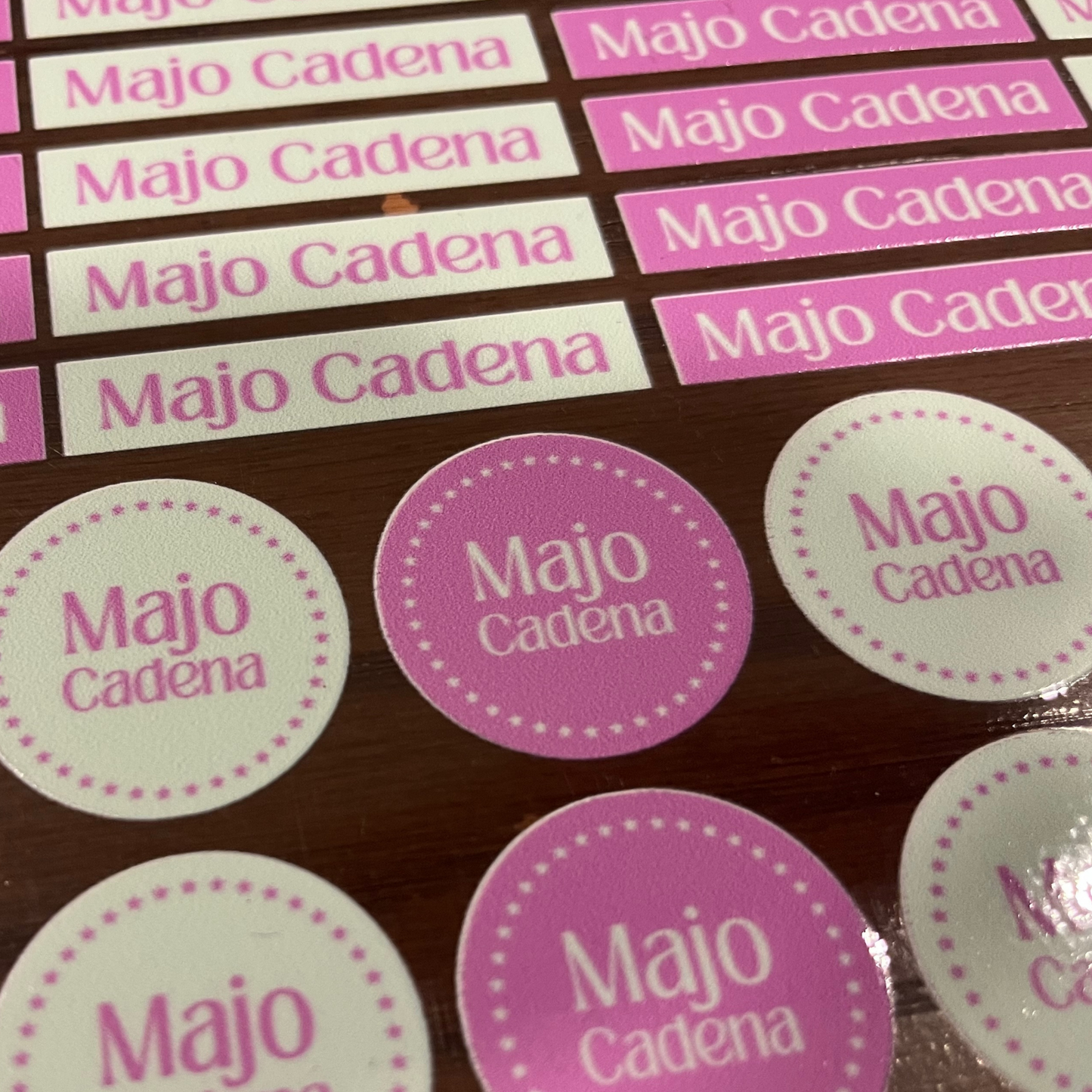 Fondo blanco letras rosas,Etiquetas para Tuppers y Termos, Resistentes al Agua